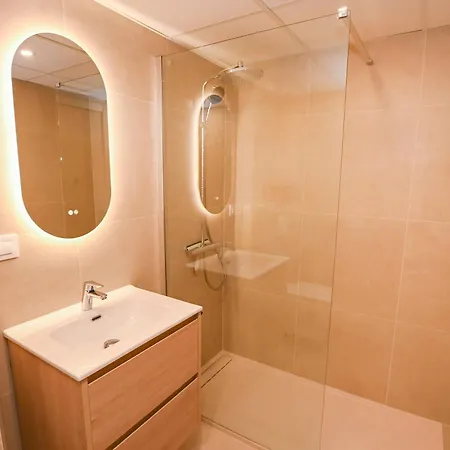 Ibiza Style Beachfront - Sea View & Pool Appartement